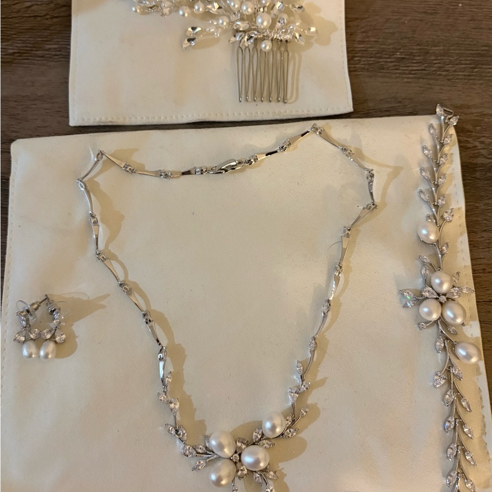Silver Pearl Hair Accessory Set